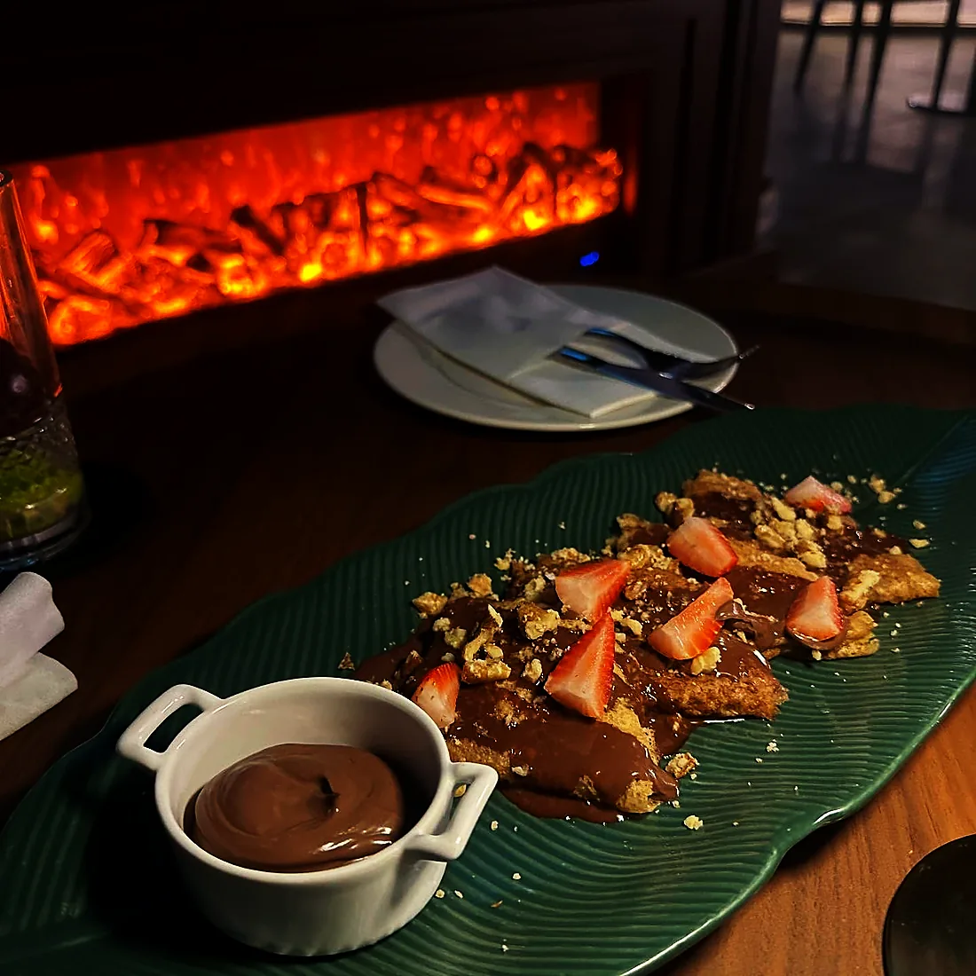 A sharing board plated by the fire